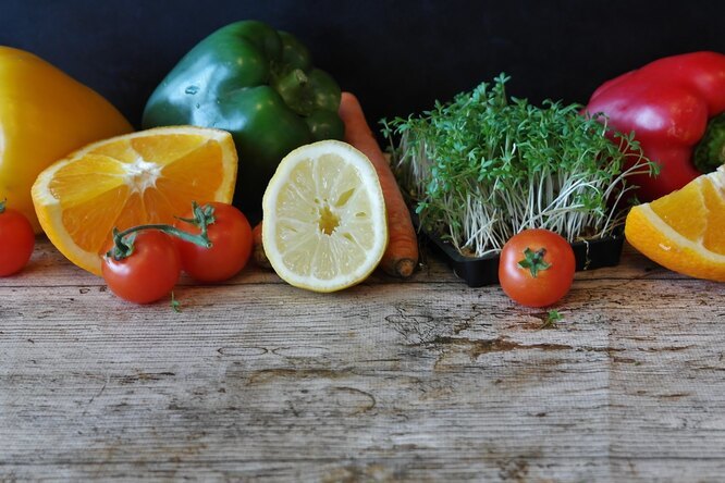 Яблоки, лимоны, тыквы, вишни, кукуруза, ежевика, клубника: яркие фрукты и овощи снижают риск возникновения деменции