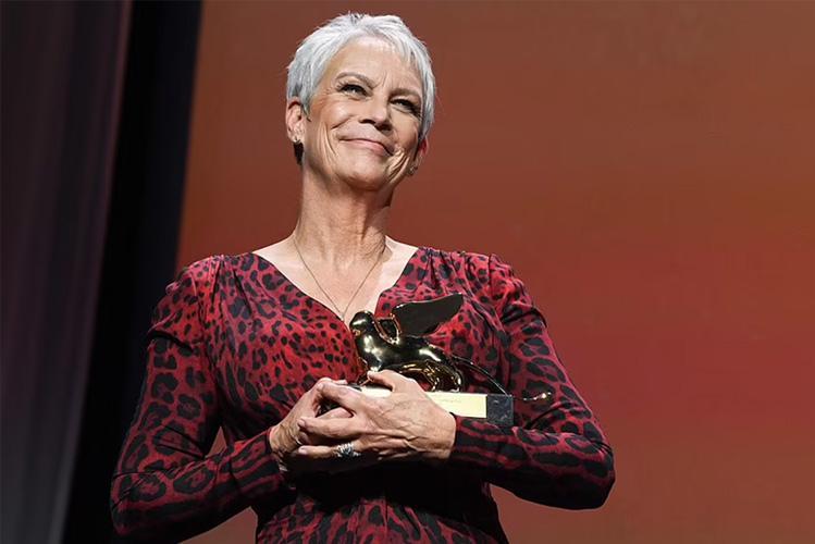 За выдающиеся карьерные достижения: актрисе Джейми Ли Кертис вручили почетного «Золотого льва» на Венецианском кинофестивале