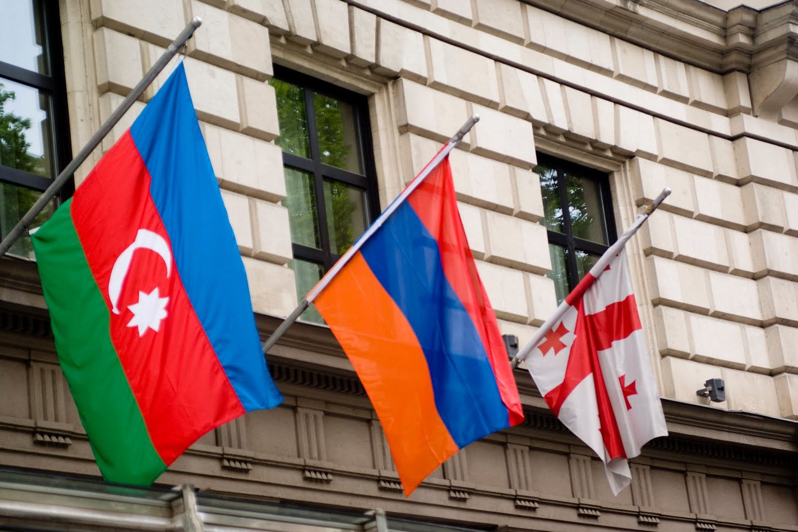 Алиев предлагает создать трехстороннюю платформу с участием Баку, Еревана и Тбилиси