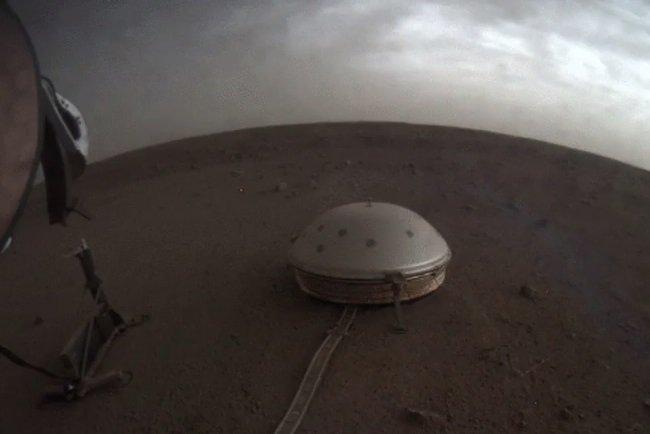 Как звучат марсотрясения: NASA поделилось уникальными звуками, полученными с зонда InSight