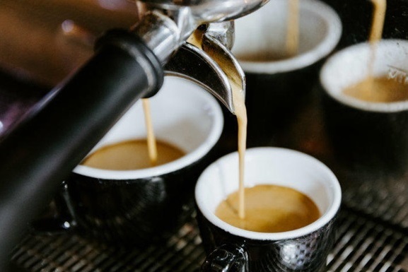 На фоне сокращения поставок из Бразилии и логистических проблем в Колумбии: кофе подорожал до четырехлетнего максимума