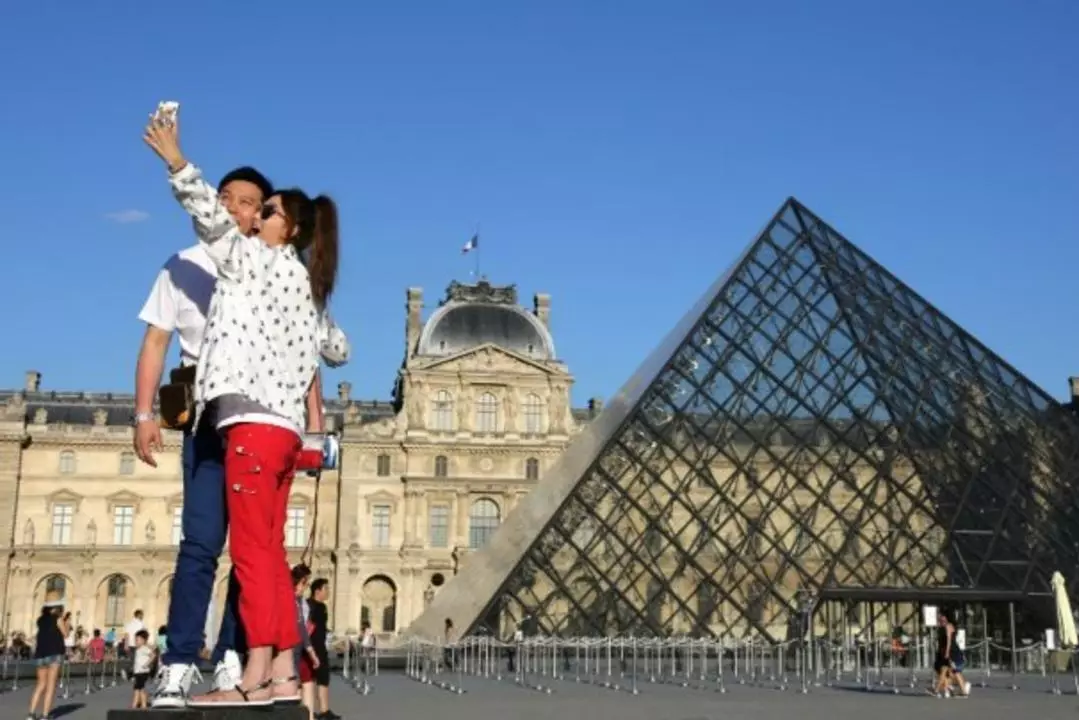 Франция открывается для туристов, но с рядом условий
