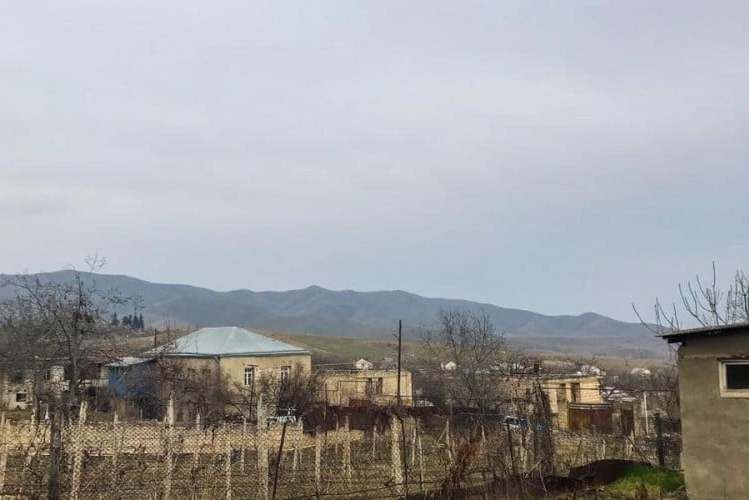 Խրամորթի հատվածում ադրբեջանական կողմի կիրառած ականանետից վիրավորվել է իր տան բակում գյուղաշխատանքներ կատարող բնակիչը