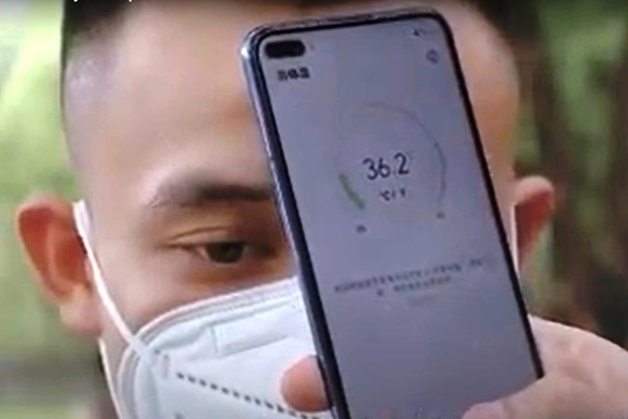Huawei представила новый смартфон, оснащенный инфракрасным датчиком для дистанционного измерения температуры