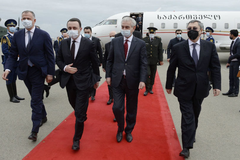  Премьер-министр Грузии прибыл в Азербайджан