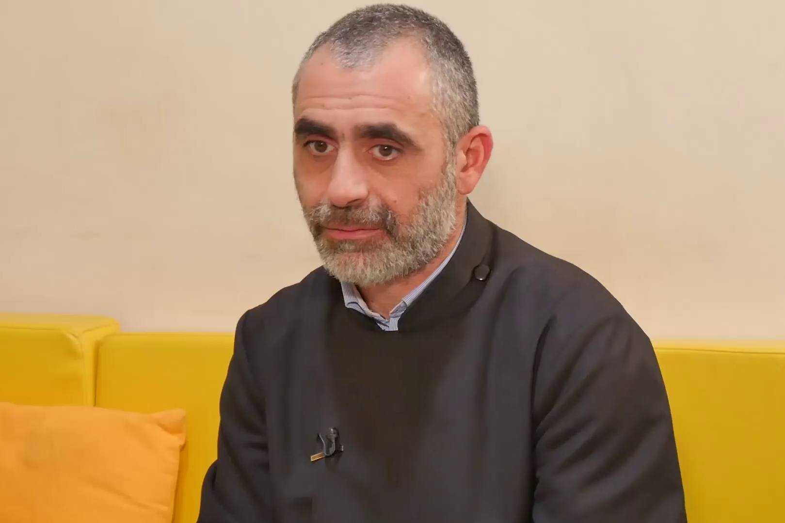 Հոգևորականը ծնկի է իջնում միայն Աստծո առաջ. եթե կա հոգևորական, ով պետության դեմ ինչ-որ բան է արել, պետք է հնչեցնել նրա անունը. Տեր Եսայի քահանա Արթենյան