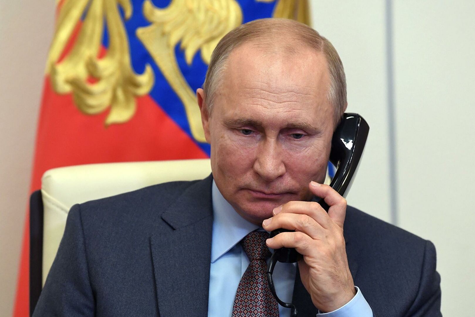 Киев пытается затянуть переговоры, заявил Путин Шольцу