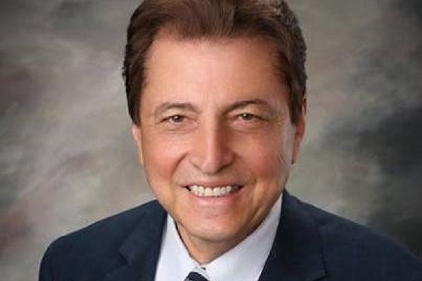 Вреж Агаджанян избран мэром Глендейла: в этой должности он сменил другого армянина