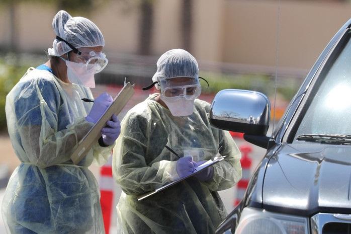 CNN: США вышли на первое место в мире по количеству случаев COVID-19