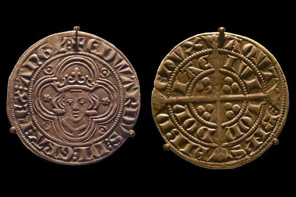 В Шотландии археологи нашли один из самых больших кладов средневековых монет