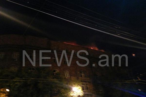 Խոշոր հրդեհ Ֆինանսների նախարարության շենքում. տանիքից կտորներ են ընկնում