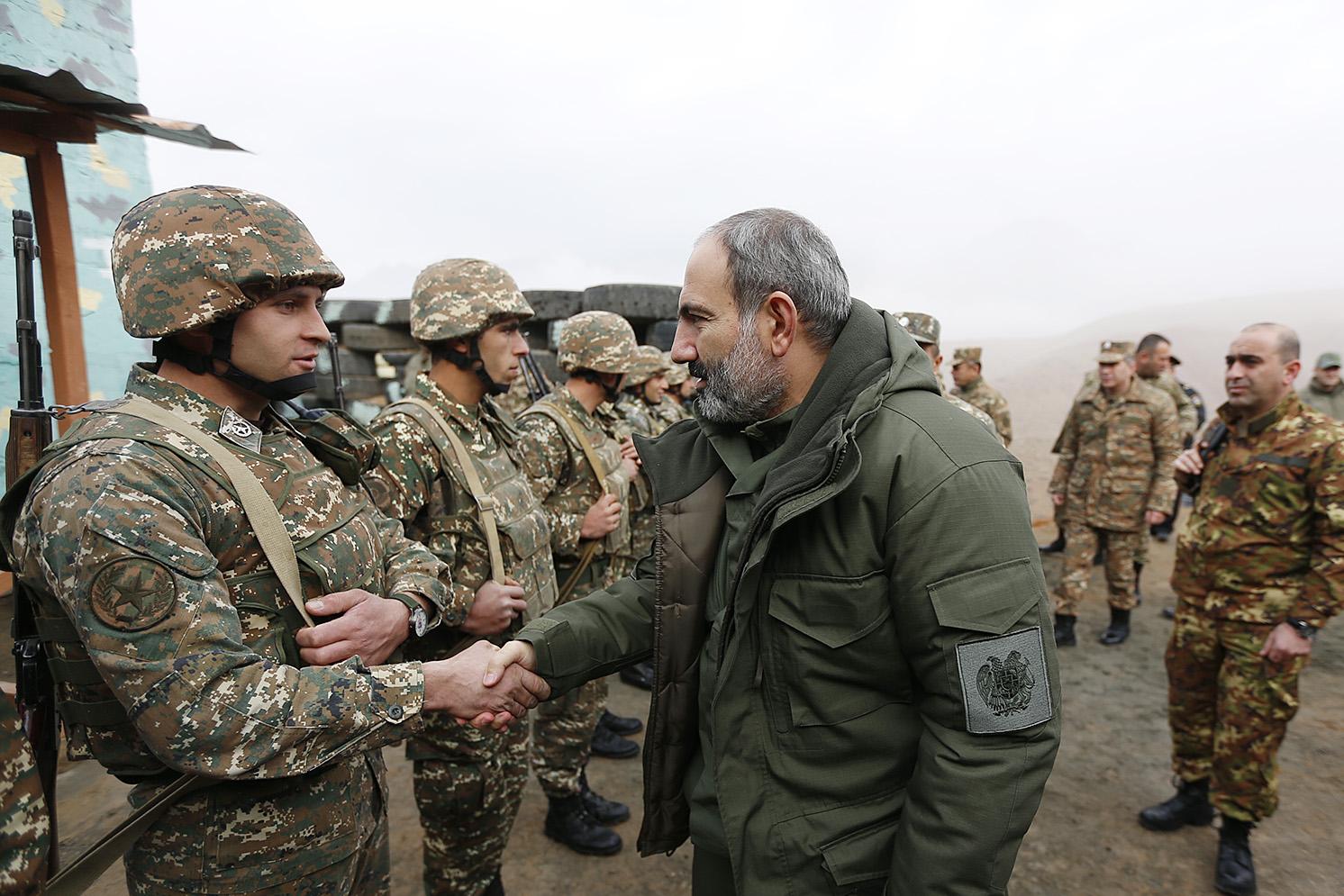 Никол Пашинян посетил боевую позицию и проследил за тактическими военными учениями