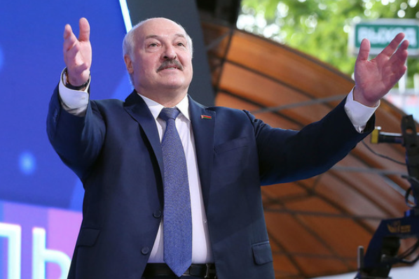 Лукашенко готов обеспечить Россию «любой техникой»