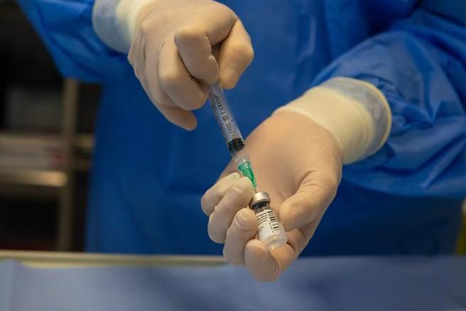 В Италии студентка из-за ошибки медиков получила сразу шесть доз вакцины