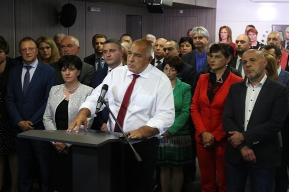 Премьер-министр Болгарии обвинил президента страны Румена Радева в подглядывании за ним с помощью беспилотников