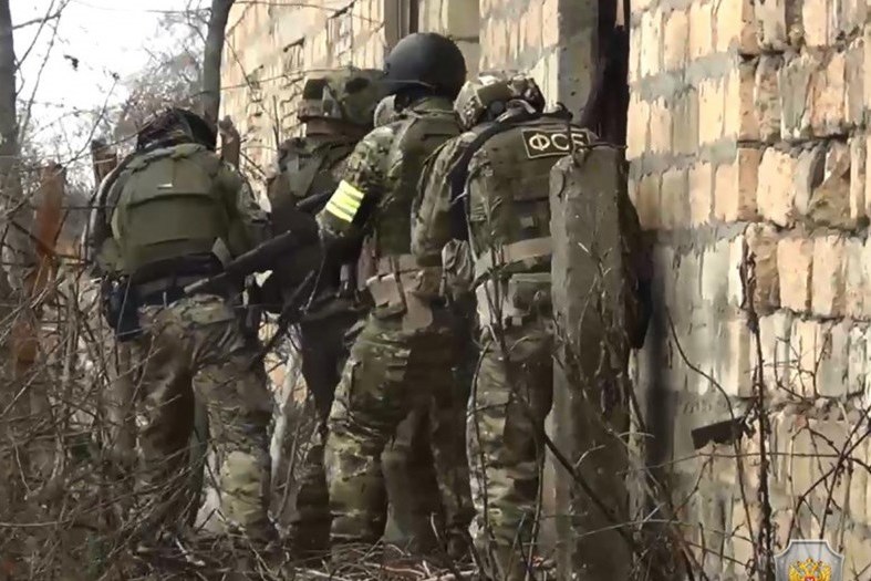 В центре Махачкалы ликвидировали боевика с поясом смертник