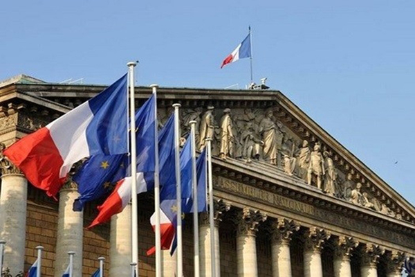 Франция призывает своих граждан посещать Армению только в случае крайней необходимости
