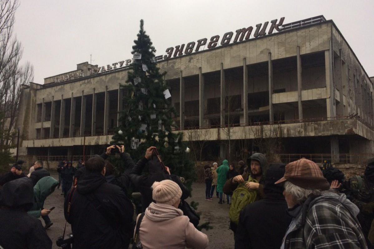 Впервые с момента аварии на Чернобыльской АЭС: в Припяти установили новогоднюю елку