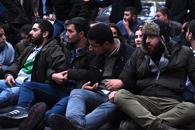 Երիտասարդ դաշնակցականները փակել են Վազգեն Սարգսյան փողոցը․ կան բերման ենթարկվածներ