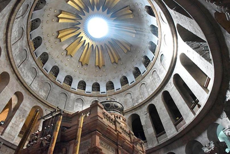 Сегодня церемония Благодатного огня прошла в Иерусалиме в закрытом режиме, в ней участвовали лишь несколько человек