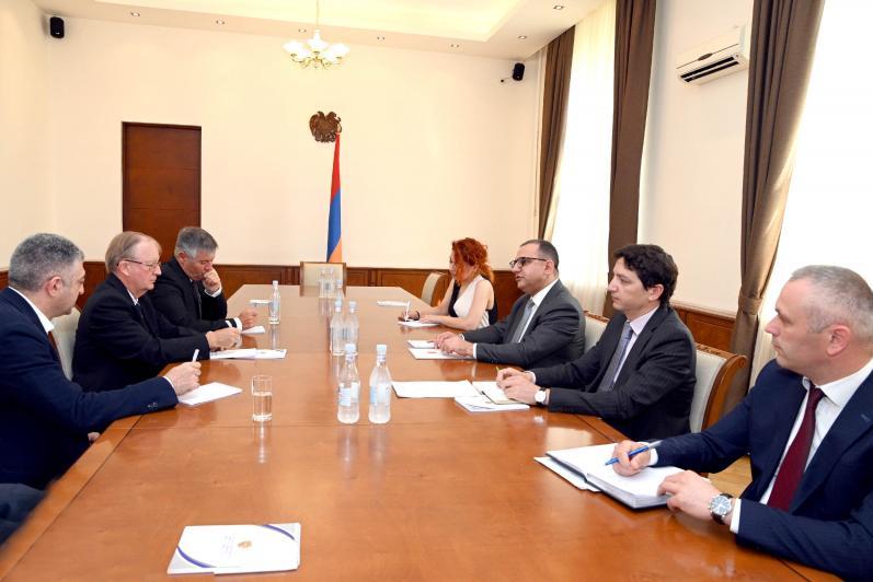 Հայաստանը մեծ հնարավորություններ ունեցող երկիր է և ԱԶԲ-ն պատրաստ է մշտապես աջակցել իրականացվող ծրագրերին․ Ռոսը՝ Խաչատրյանին 