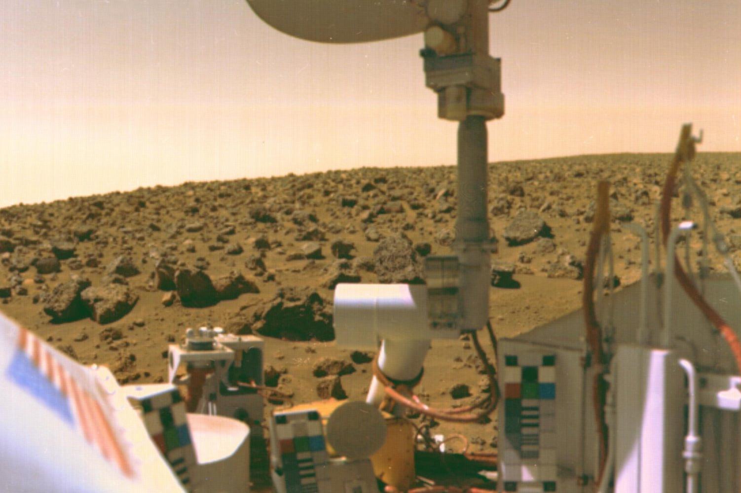 Бывший научный сотрудник NASA заявляет: существование жизни на Марсе было доказано еще в 1976 году