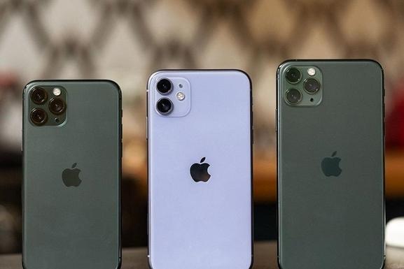 Apple ввела ограничение на онлайн-продажи: впредь не больше двух iPhone в одни руки