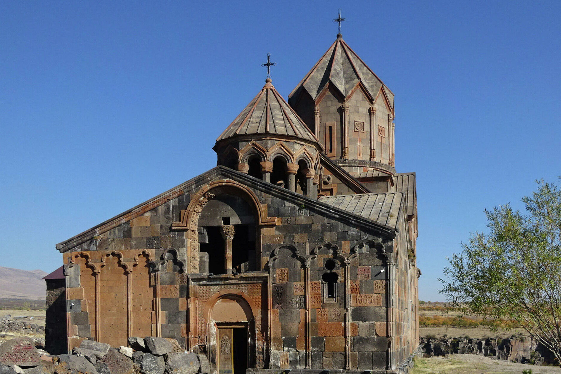 О том, где искать древнейшие в мире церкви, как приготовить лаваш и максимально приблизиться к Арарату: материал РИА Новости об Армении