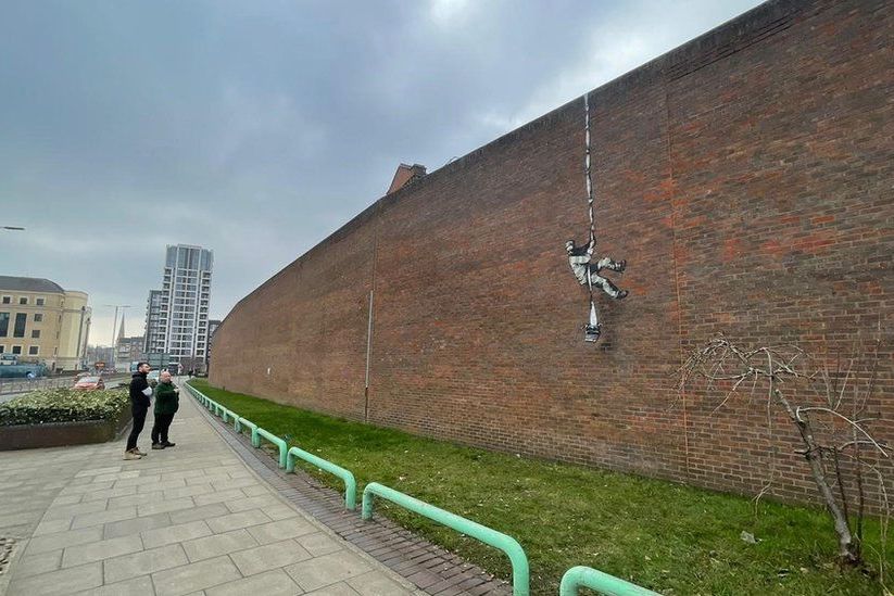 Бэнкси подтвердил авторство нового граффити на здании тюрьмы