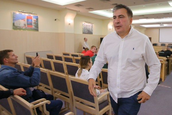 Путин: Саакашвили до сих пор бегает по площадям и по крышам, «как кот мартовский»