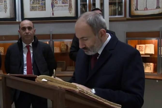 Никол Пашинян в Кафедральном соборе Конгрегации Мхитаристов сделал запись в “Золотой книге”