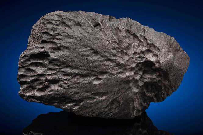 Со всего космоса: Christie's выставил на онлайн-аукцион 75 метеоритов