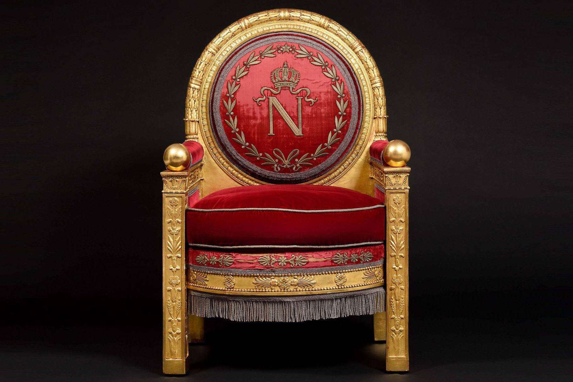 Во Франции на аукцион выставлен трон Наполеона  