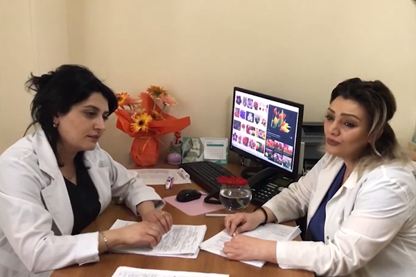 Հանուն մարդկանց ապրելու իրավունքի այս օրերին պայքարող բժիշկները երգում են կարոտի մասին՝ շնորհավորելով Մայրության և գեղեցկության տոնը