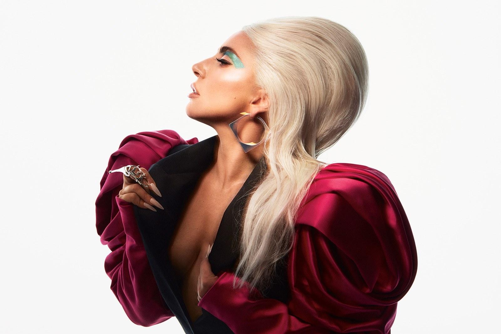 «Макияж дает мне крылья»: Леди Гага дала откровенное интервью о собственной привлекательности