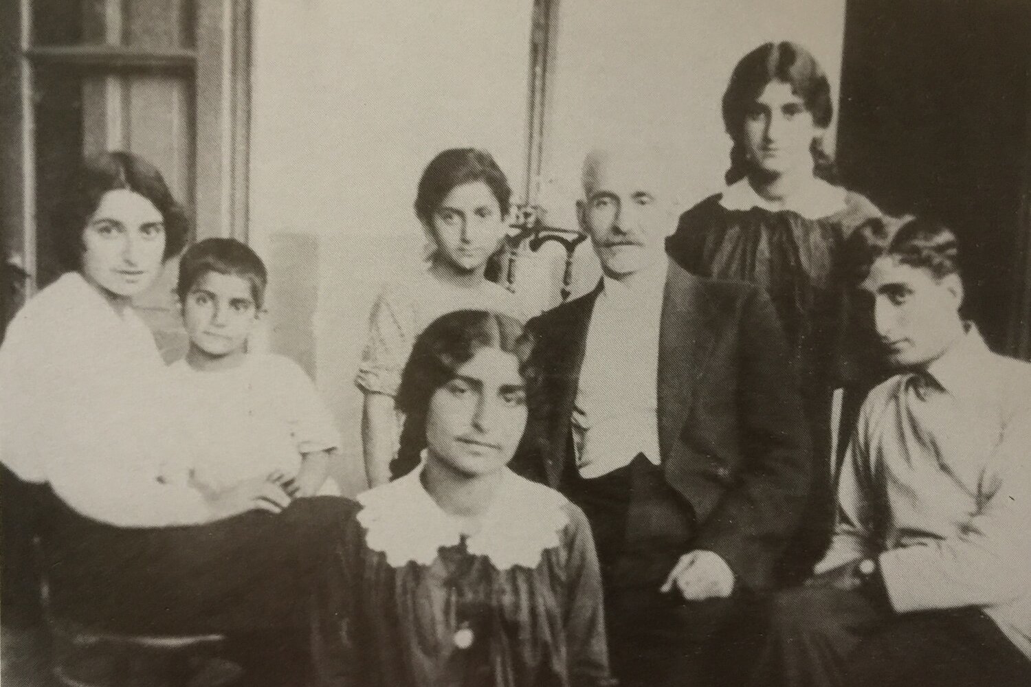 Кровавая машина сталинских репрессий не пощадила детей поэта всех армян: трагическая судьба всех четырех сыновей Ованеса Туманяна 