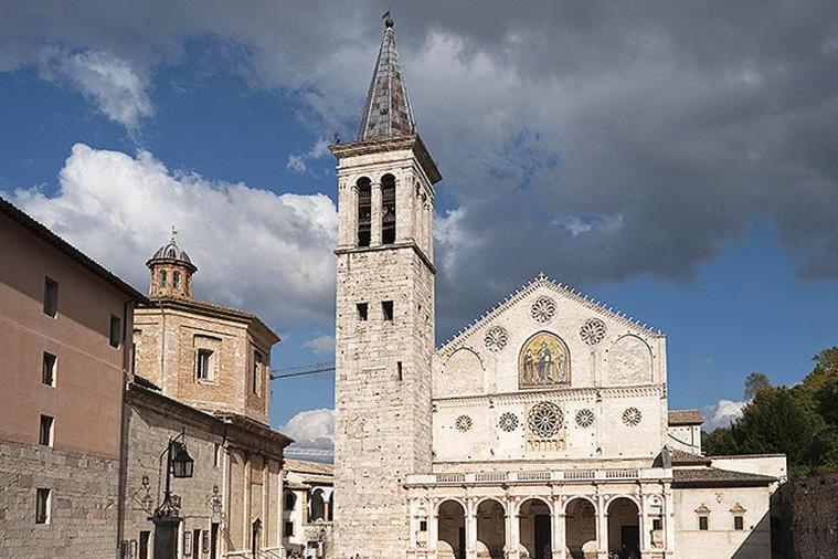 Из часовни Распятия собора итальянского города Сполето украли реликвию с каплями крови папы Иоанна Павла II