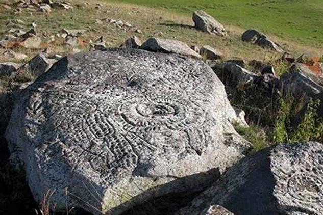 Таинственные и уникальные: древние астрологические карты, высеченные на скалах Армении