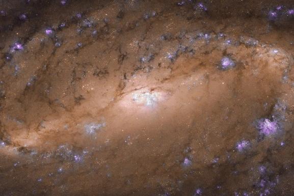 Телескоп Hubble сделал зрелищное фото спиральной галактики