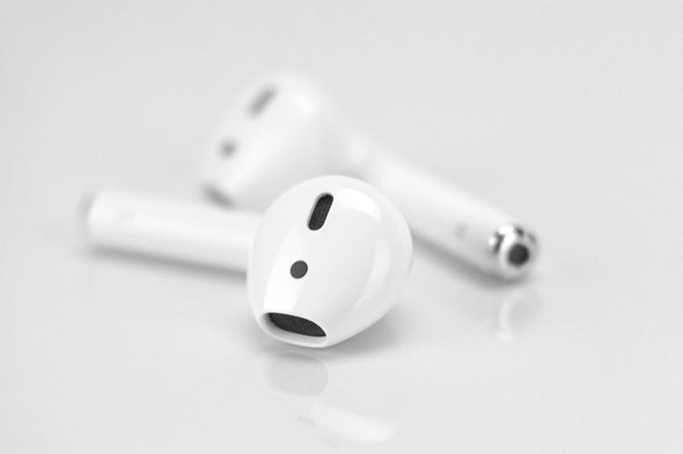 Конкурент AirPods: Microsoft работает над беспроводными внутриканальными наушниками