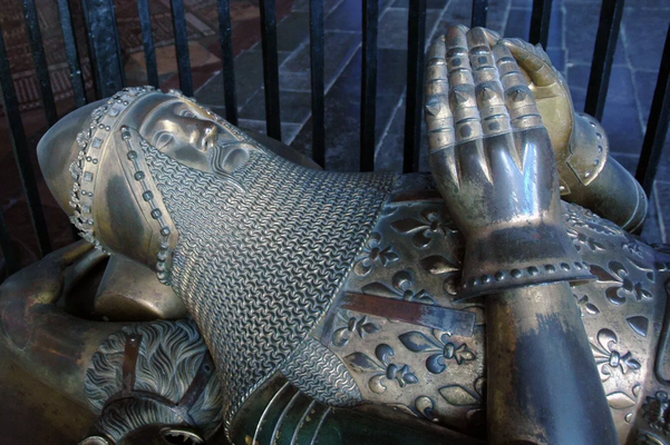 Ученые раскрыли тайну 600-летней гробницы одного из величайших рыцарей Средневековья