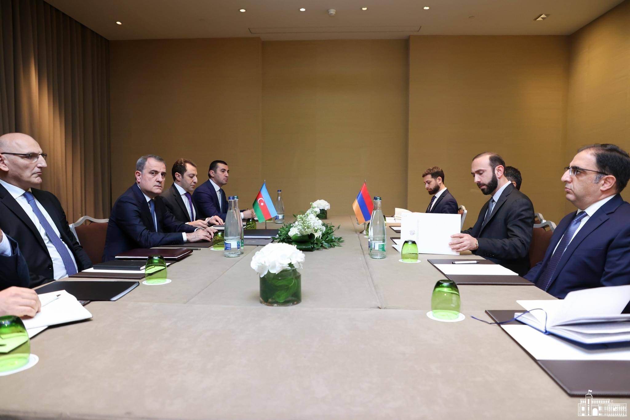Ժնևում հանդիպել են Հայաստանի ու Ադրբեջանի ԱԳ նախարարները