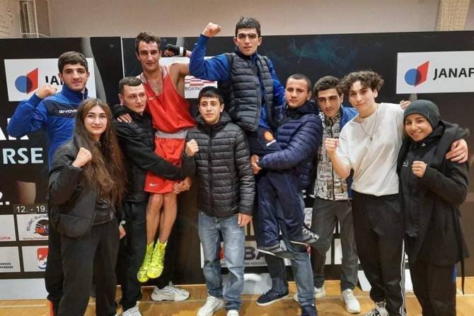 Молодежная сборная Армении по боксу вернулась с Чемпионата Европы с двумя серебряными и одной бронзовой медалью