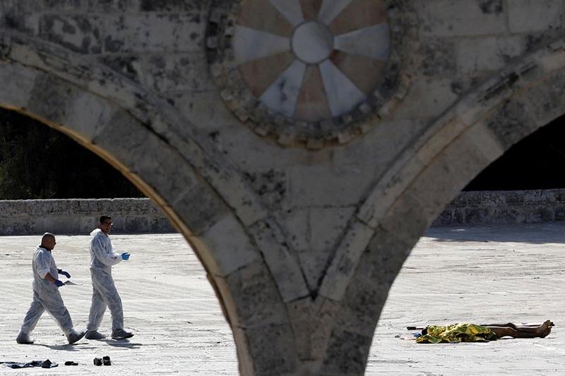Двое израильских полицейских скончались после нападения арабов на Храмовой горе в Иерусалиме