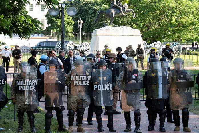 В США полицейские несколько раз выстрелили в продюсера Sputnik