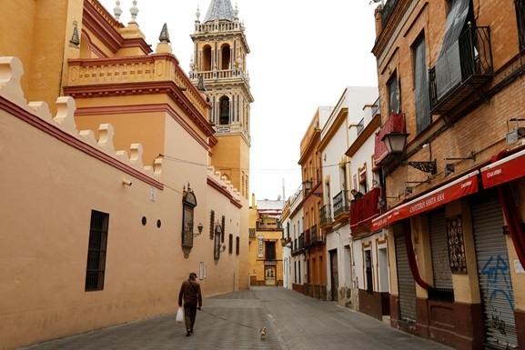 Испания ослабит карантин для детей