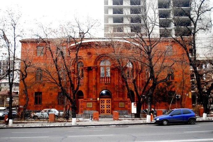 Դեռ կան լծակներ հայանպաստ լուծումներ գտնելու համար, բայց դա այլևս չի կարող անել ներկա իշխանությունը. Հայաստանի գրողների միությունն ակնկալում է Փաշինյանի հրաժարականը
