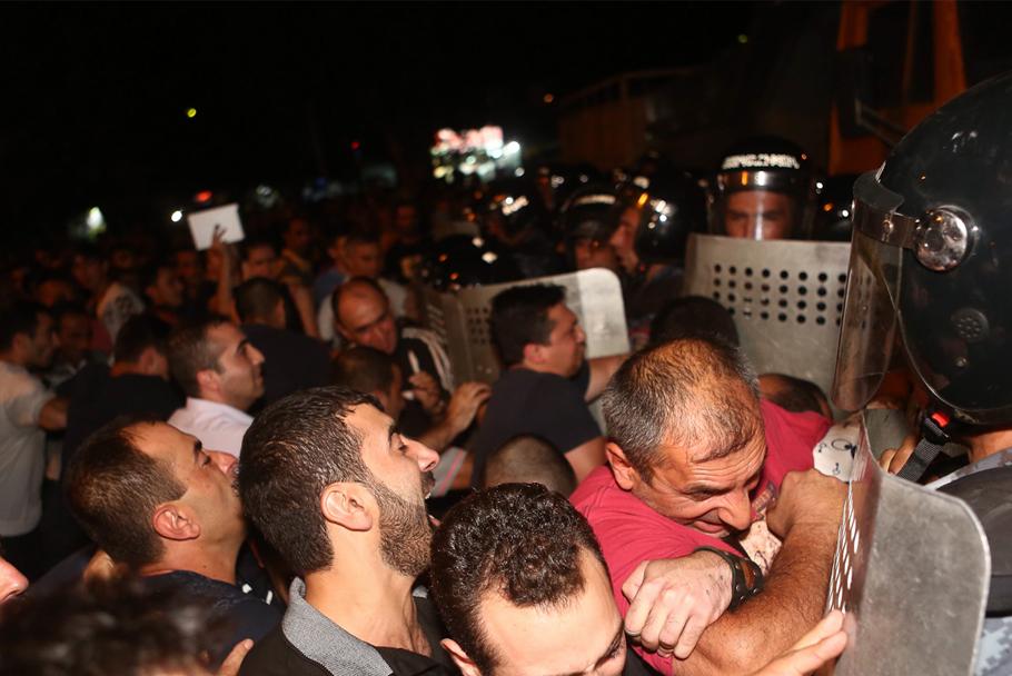 Սարի թաղում տներից մեկում հրդեհ է բռնկվել. կան տուժածներ