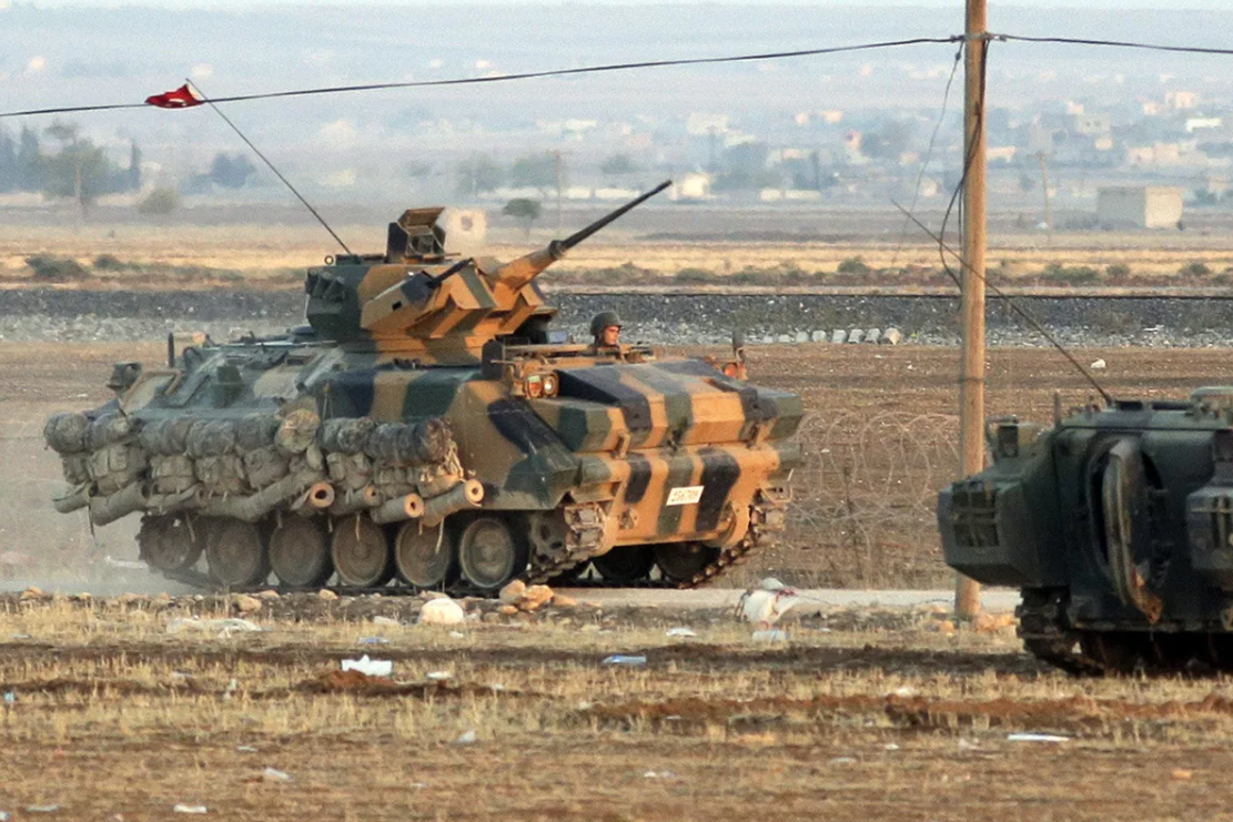 Турецкие военные готовы к началу новой операции в Сирии, пишут СМИ