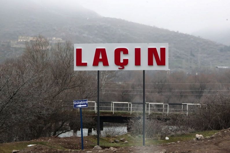 Ռուս խաղաղապահները փոխանցել են Լաչինի միջանցքը․ ադրբեջանական բանակի ստորաբաժանումները մտել են քաղաք